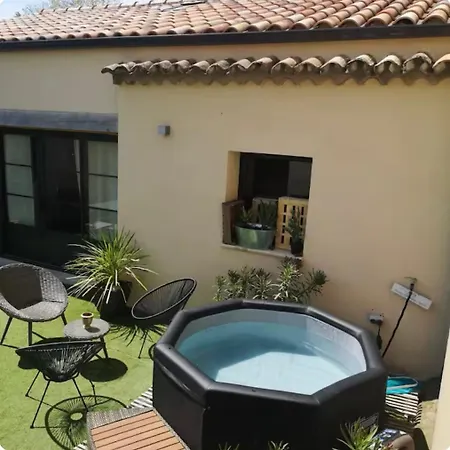 Le Patio Des Adhemar * La Garde-Adhémar